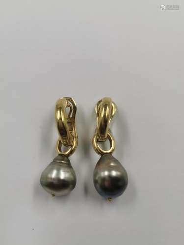 Pair of clip earrings in 18k yellow gold with remo…