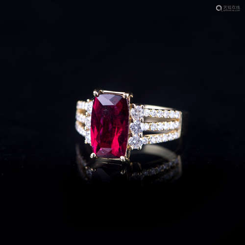 A DIAMOND & RUBYLLITE TOURMALINE RING, IAS CERTIFIED