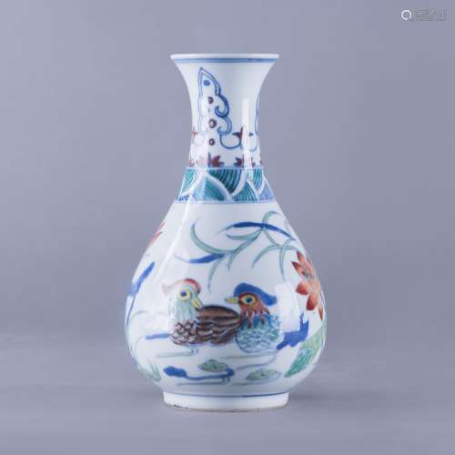 A DOUCAI 'MANDARIN DUCK' VASE, YUHUCHUNPING, REPUBLIC PERIOD