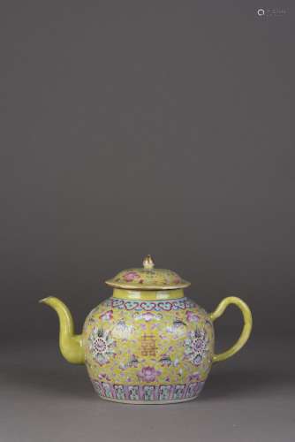 A CHINESE FAMILLE ROSE FLOWER TEA JAR, DAOGUANG PERIOD