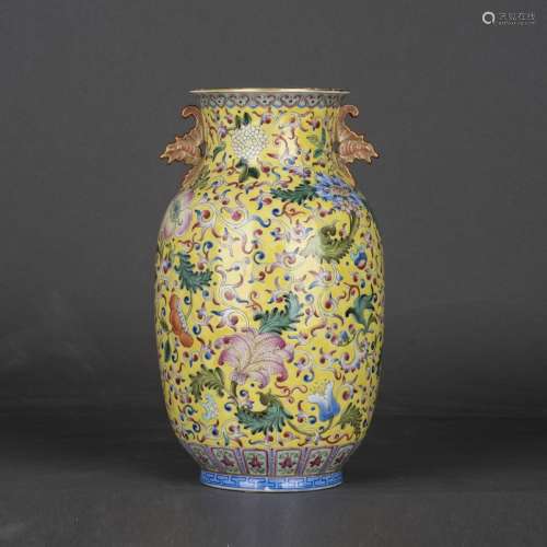 A YELLOW-GROUND FAMILLE ROSE VASE, REPUBLIC PERIOD