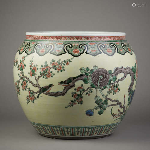 A WUCAI PORCELAIN JAR