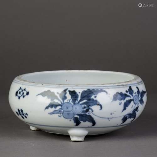 A CHINESE BLUE & WHITE BRUSH WASHER, QING PERIOD