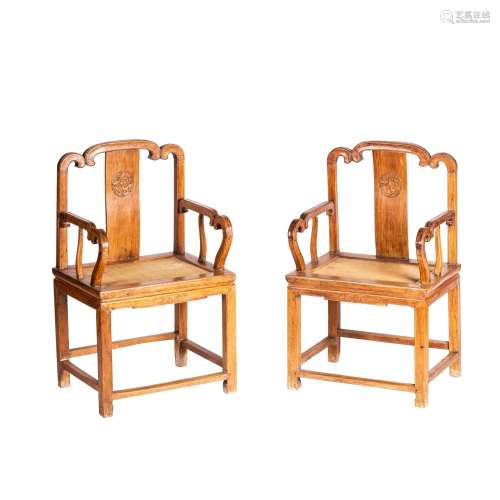 A PAIR OF HUANGHUALI 'SOUTHERN OFFICIAL'S HAT' ARMCHAIRS, NANGUANMAOYI (Y)