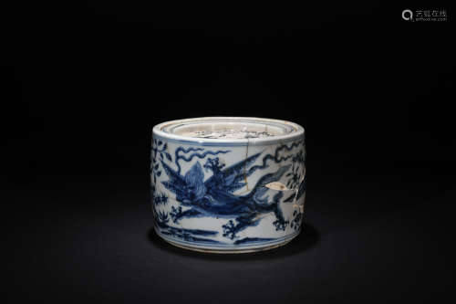 Ming dynasty blue-and-white pot with dragon pattern