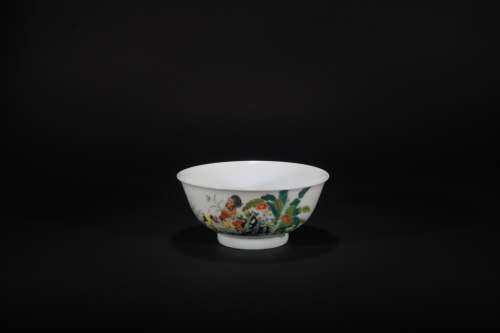 Qing dynasty pastel flower and bird bowl