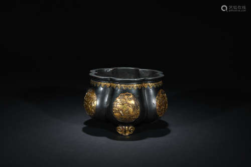 Qing dynasty gilt Bronze figure tripod stove