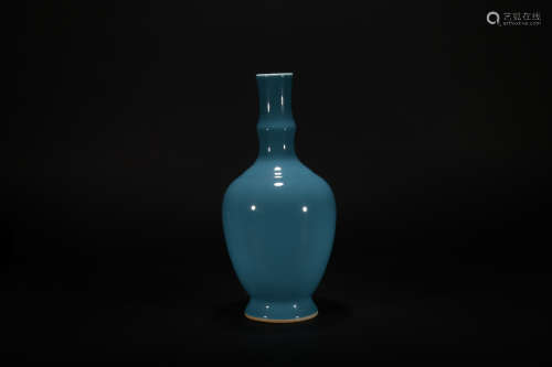 Qing dynasty blue glaze vase