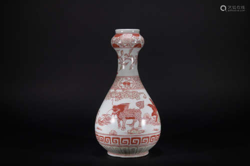 Ming dynasty red and green color garlic-head-shaped vase