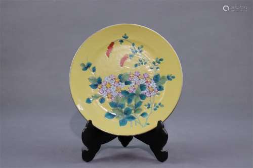 A Yellow Ground Famille Rose Porcelain Plate