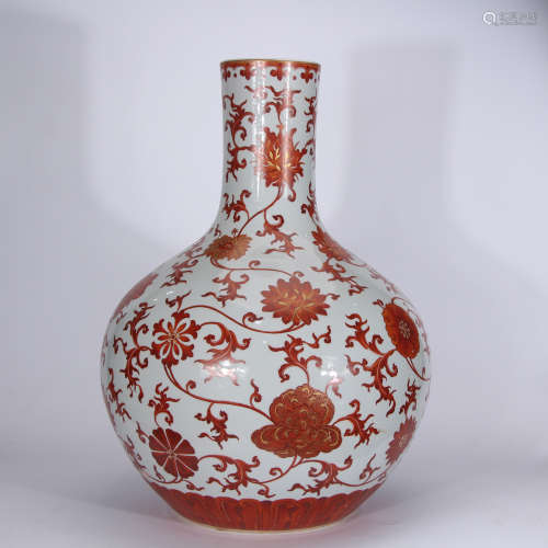 A Chinese Famille Rose Porcelain Globular Vase
