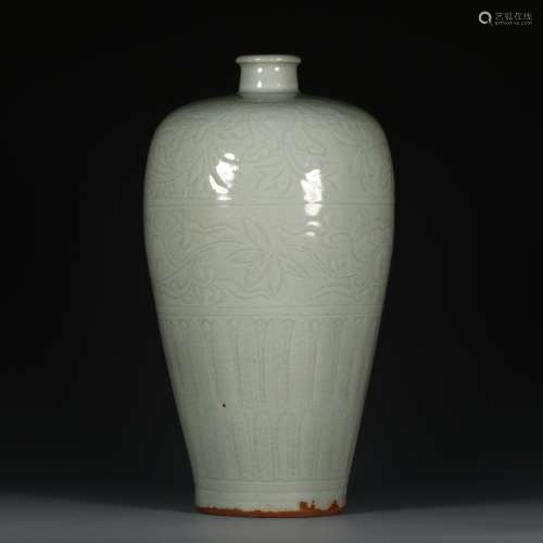 A Chinese 'Hutian' Ware Porcelain Plum Vase