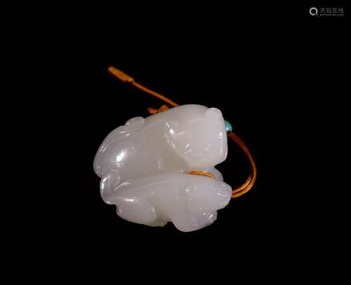 A 'Tigers' Hetian White Jade Pendant