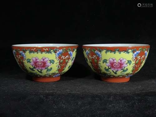 A Pair of Famille Rose Porcelain Bowls