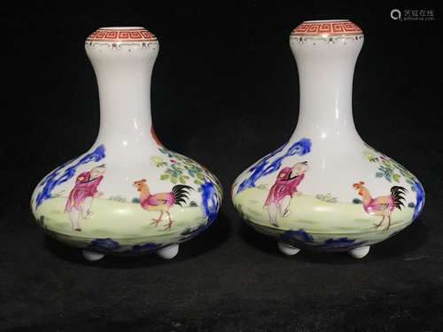 A Famille Rose Garlic Head Shaped Porcelain Flask Vase