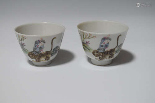 A Pair of Chinese Famille Rose Porcelain Tea Cups