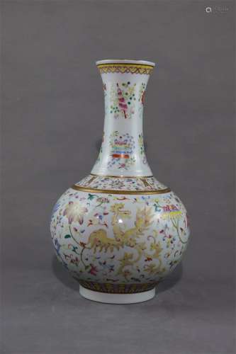 A Famille Rose Porcelain Decorative Vase