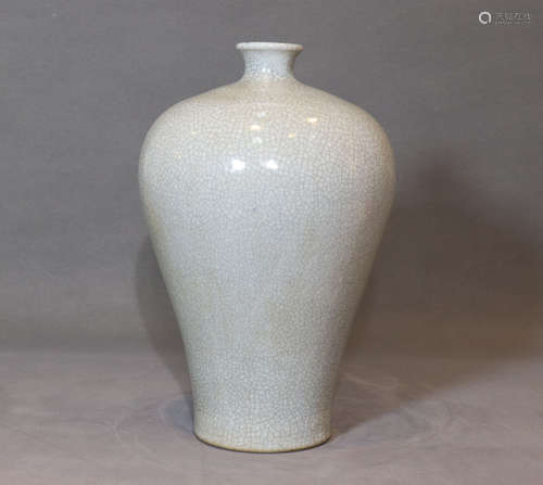 A Ge Ware Glazed Porcelain Plum Vase