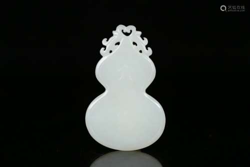 A Chinese Gourd Shape Hetian Jade Pendant