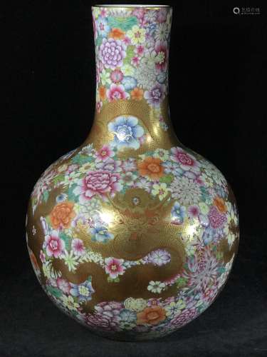 A Gold-painted Porcelain Globular Vase