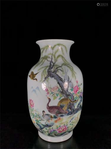 A Chinese FAMILLE ROSE Porcelain Vase