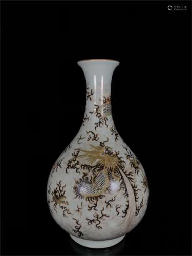 A Chinese MOCAI Porcelain Poem Vase with Dragon Pattern