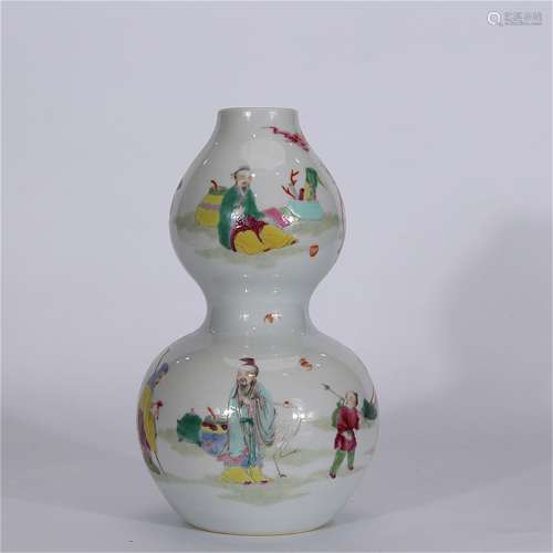 A Chinese FAMILLE ROSE Porcelain Figure Gourd Vase