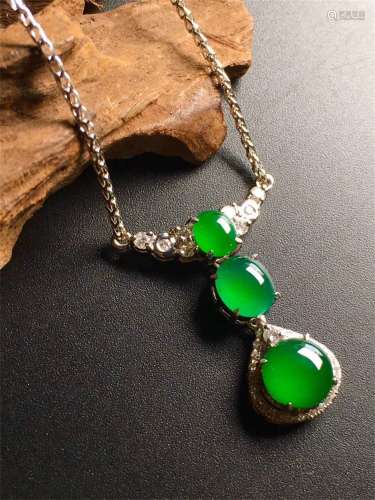 A Chinese Green Jadeite Necklace