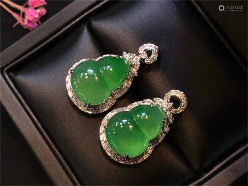 Chinese Green Jadeite Earrings(Gourd)