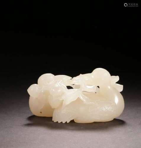 A CHINESE JADE ORNAMENT