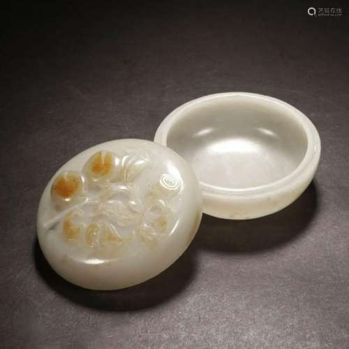 A CHINESE CARVED JADE ROUND BOX
