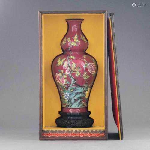 QIANLONG FAMILLE ROSE PURPLE VASE IN PROTECTIVE BOX