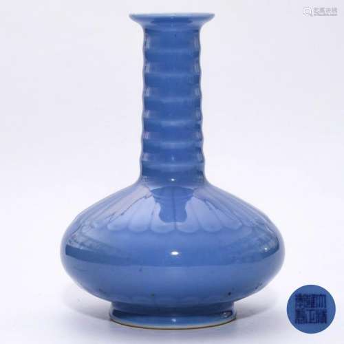 A CHINESE BLUE GLAZED PORCELAIN VASE