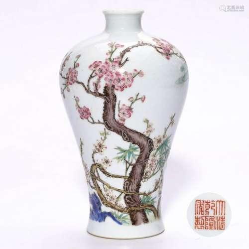 A CHINESE FAMILLE ROSE PORCELAIN PLUM VASE