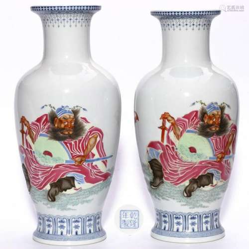 A PAIR OF CHINESE ENAMEL PORCELAIN VASES