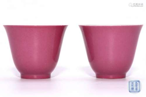 A PAIR OF CHINESE PORCELAIN CUPS