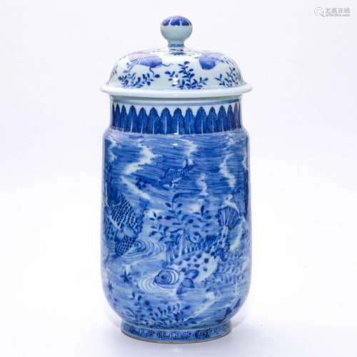 A CHINESE BLUE AND WHITE PORCELAIN JAR