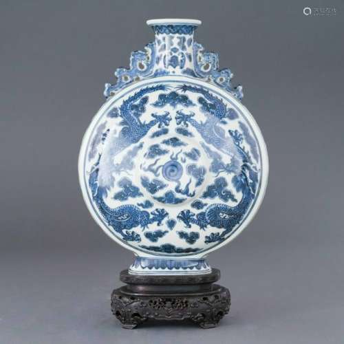 QIANLONG BLUE & WHITE DOUBLE DRAGONS MOON VASE ON STAND