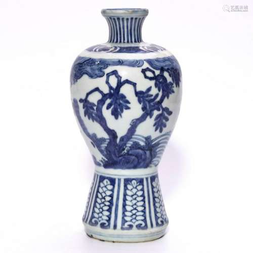 A CHINESE BLUE AND WHITE PORCELAIN PLUM VASE