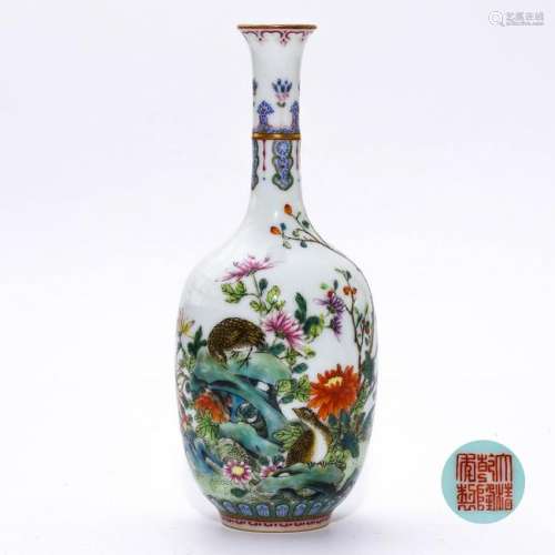 A CHINESE FAMILLE ROSE PORCELAIN FLASK