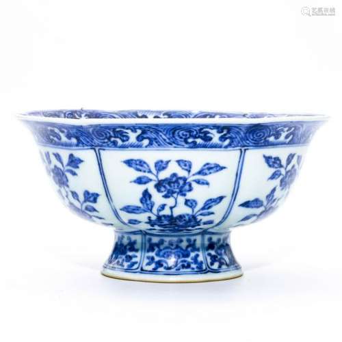 A CHINESE BLUE AND WHITE PORCELAIN STEM BOWL