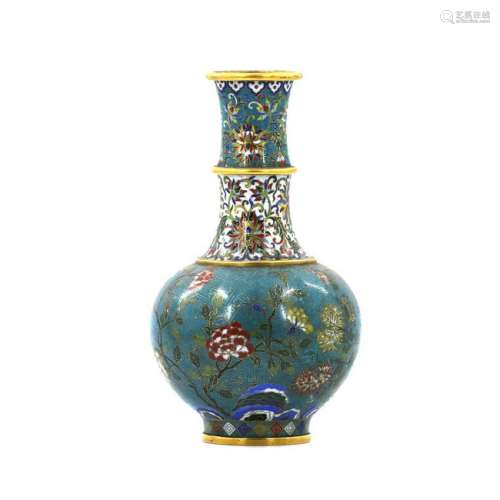 A CHINESE CLOISONNE FLOWER PATTERNED VASE