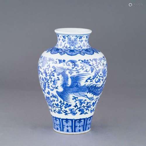 JIAQING BLUE & WHITE DOUBLE PHOENIX WRAPPED FLORAL ZUN