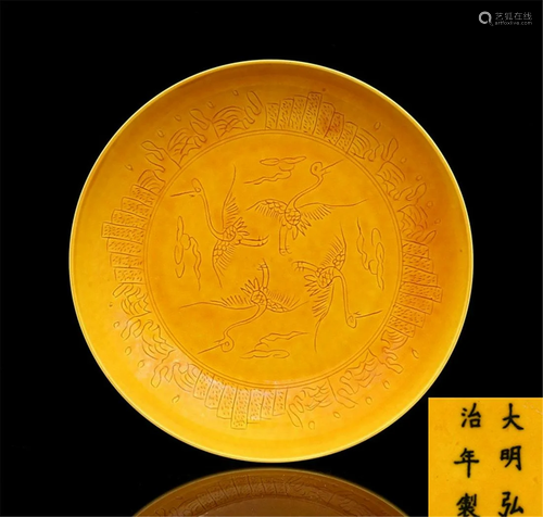 Ming Hongzhi Yellow land carved cranes wear cl…