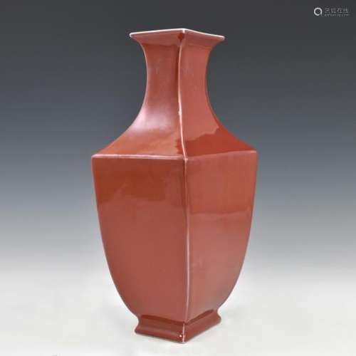 QIANLONG RED MONOCHROME SQUARE VASE