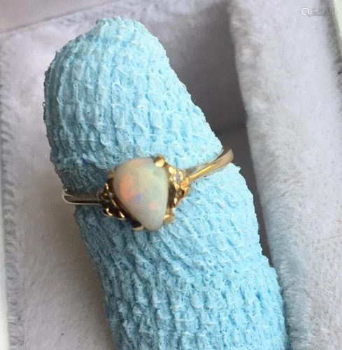 14K Gold Opal Ring w/diamond, size, 5.75