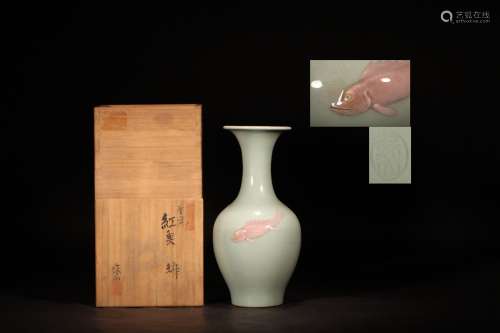 W-01-400【初代苏山】红鱼花瓶    （ 高:27.5cm 内口径:3.5cm 身径:14cm)