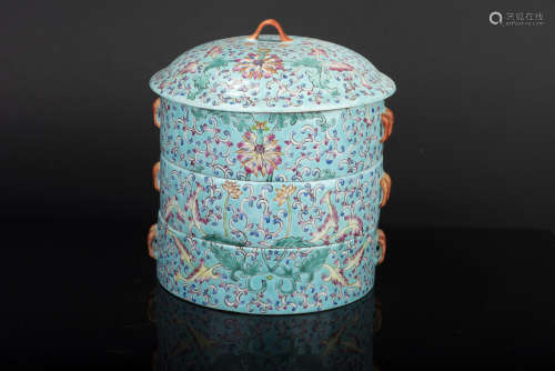 FAMILLE ROSE AND TURQUOISE GROUND THREE TIERED 'FLOWERS' BOX WITH COVER