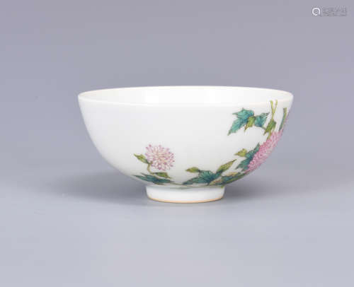 FAMILLE ROSE 'FLOWERS AND CALLIGRAPHY' BOWL
