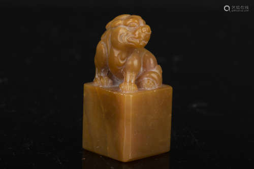 SHOUSHAN SOAPSTONE CARVED 'MYTHICAL LION' STAMP SEAL